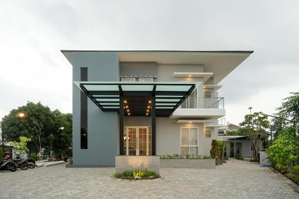 Raka Syariah Hotel Surabaya